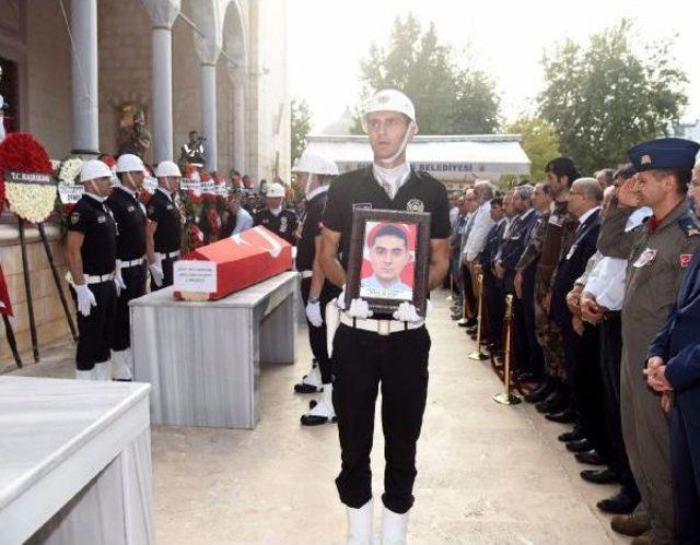 Helikopter Kazası Şehidinin Cenazesi T&ouml;renle Uğurlandı (2) 2