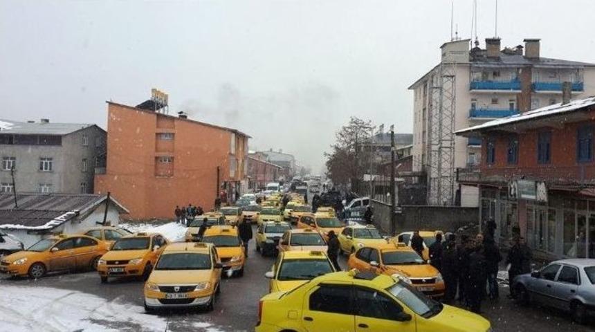 Varto&rsquo;da &lsquo;korsan Taksicilik&rsquo; Eylemi