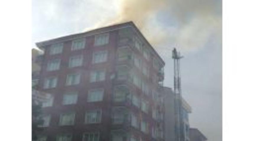 7 Katlı Binanın &Ccedil;atı Katında T&uuml;p Patladı