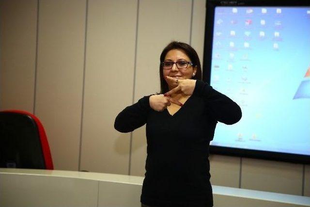 Büyükşehir Personeli İşaret Dili Öğreniyor