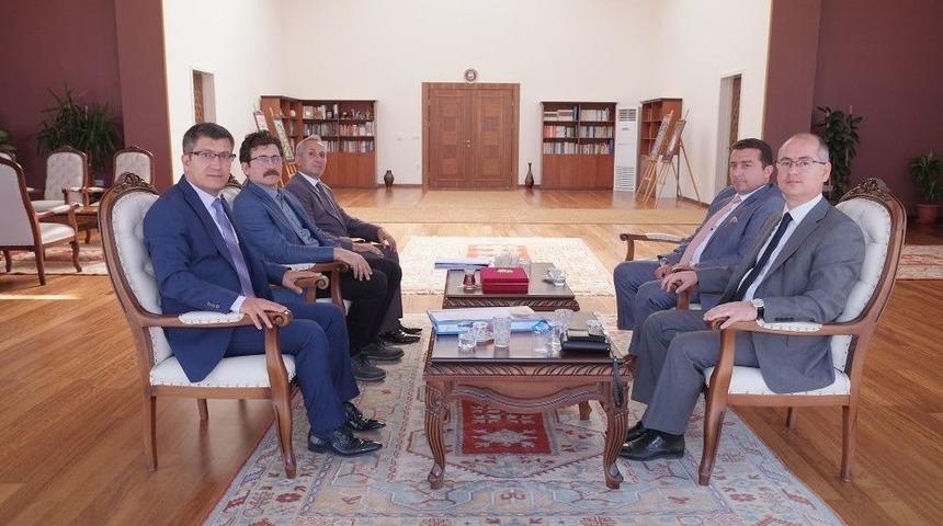 Kaymakam Yaman Ve Başkan Bakıcı Yeni Fak&uuml;lte Binası İ&ccedil;in Rekt&ouml;r Taş&rsquo;ı Ziyaret Etti