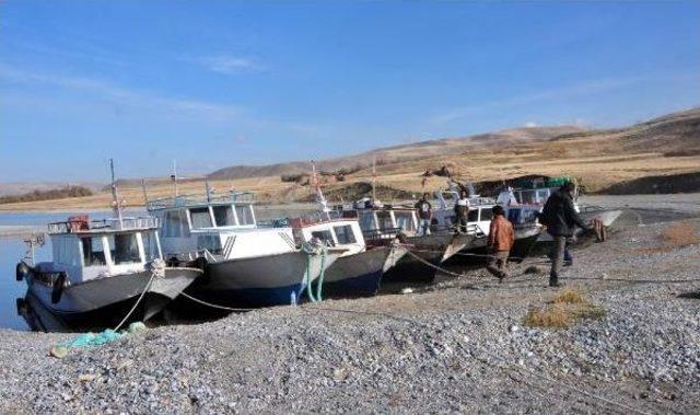 VAN G&Ouml;L&Uuml; NDEKİ BALIK&Ccedil;ILAR BALIK HALİ İSTİYOR 2