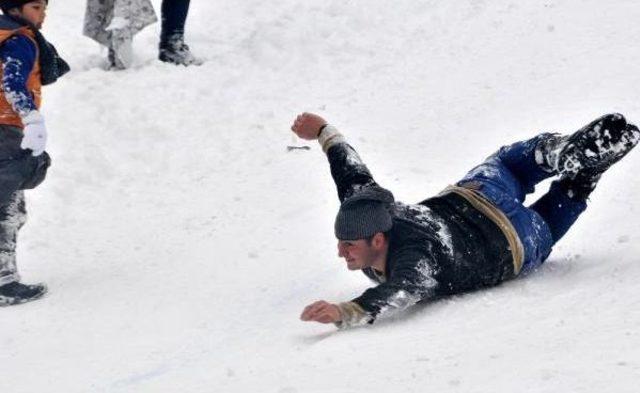 Ayder Yaylası'nda Kar Eğlencesi