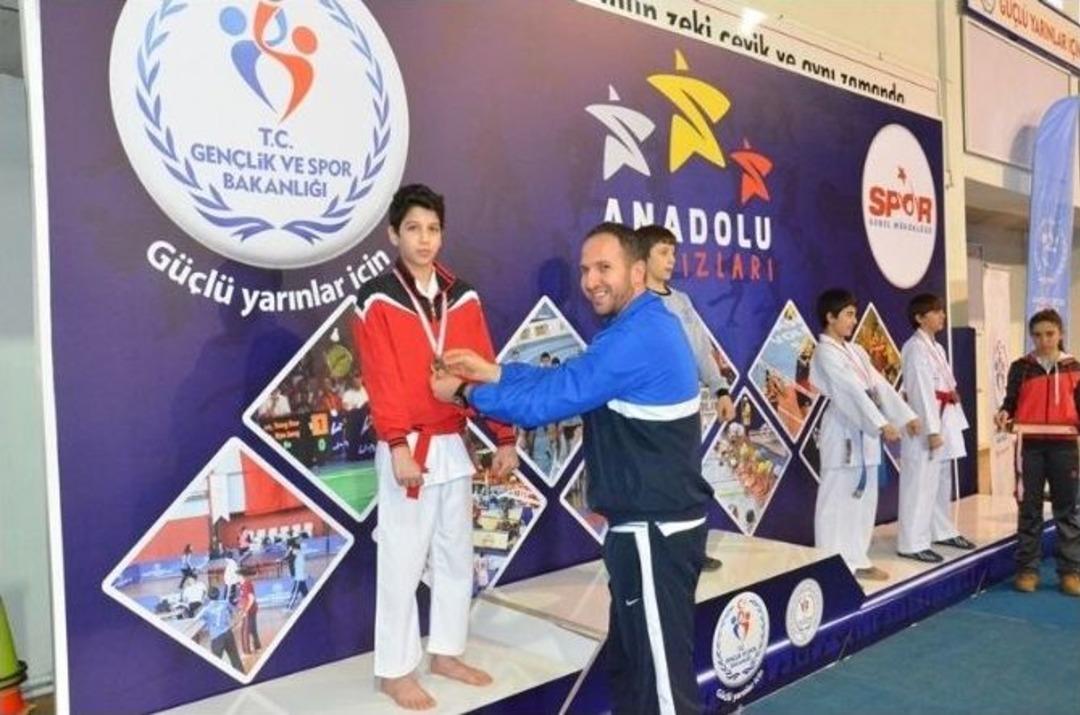 Karateciler Kıyasıya M&uuml;cadele Etti