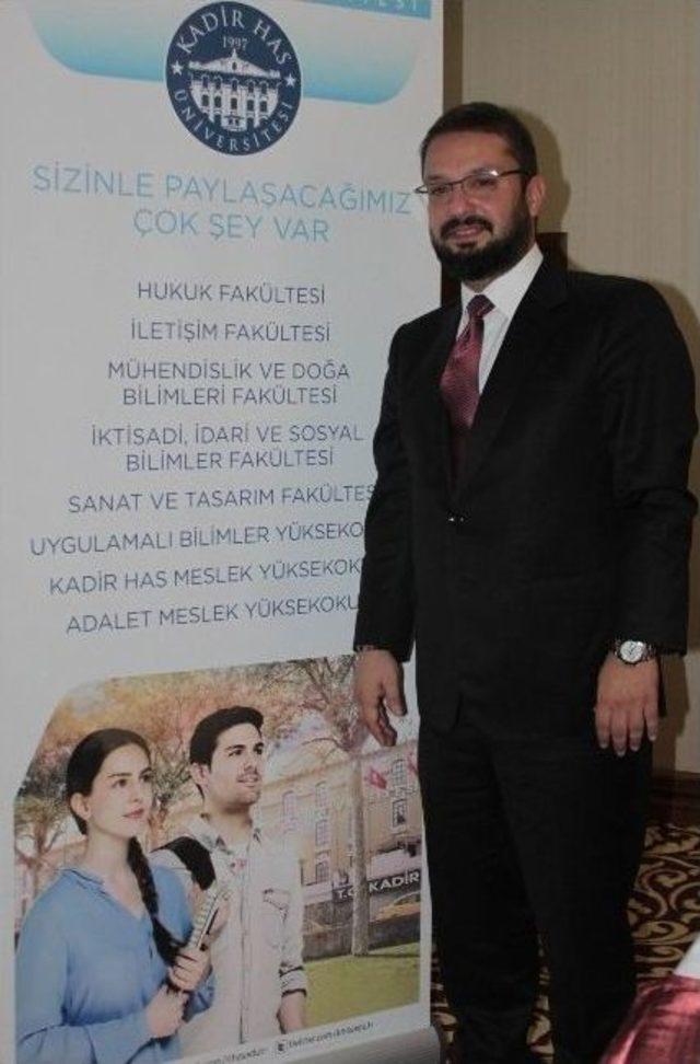 Kadir Has Üniversitesi Öğretim Görevlisi Doç. Dr. Ahmet Kasım Han: