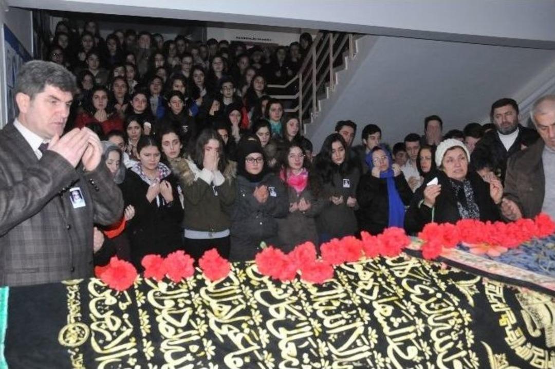 Kansere Yenik D&uuml;şen Dilek &Ouml;ğretmen G&ouml;zyaşlarıyla Toprağa Verildi