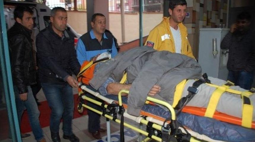 Otomobil Şarampole Yuvarlandı: 2 Yaralı