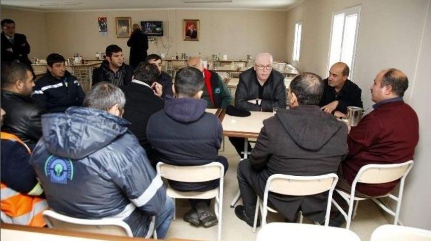 Başkan Kurt Fen İşleri Ekiplerini Ziyaret Etti