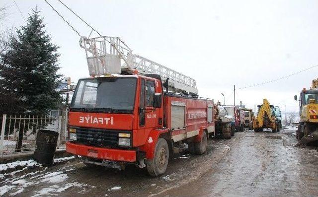 Belediyenin Borcu Nedeni İle Mezarlıklara Haciz Konuldu