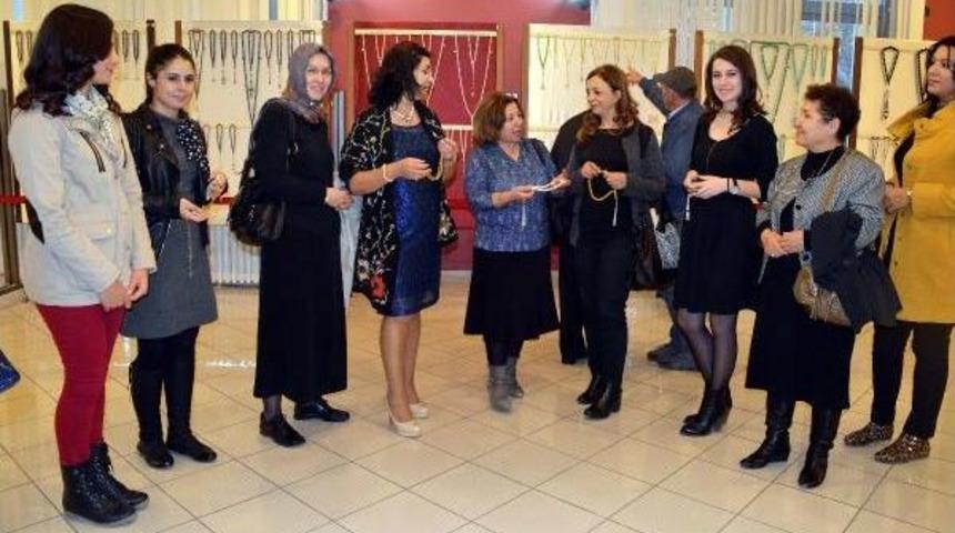 TESPİH SERGİSİNE KADIN İLGİSİ