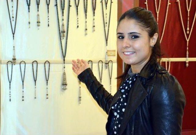 TESPİH SERGİSİNE KADIN İLGİSİ 3