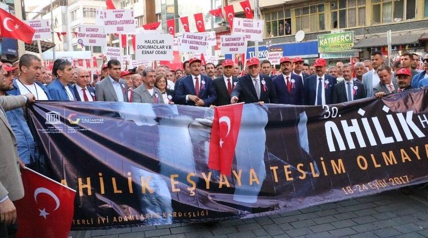 Bakan T&uuml;fenkci Ahilik Haftası Kutlamalarına Katıldı