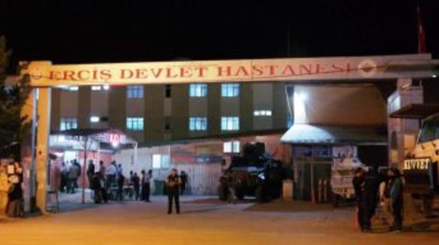 İki Aile Arasında Bı&ccedil;aklı Sopalı Kavga: 10 Yaralı