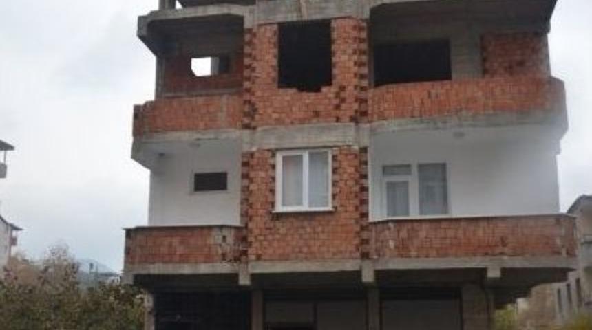 Kum &Ccedil;ekerken Halat Koptu: 1 Yaralı