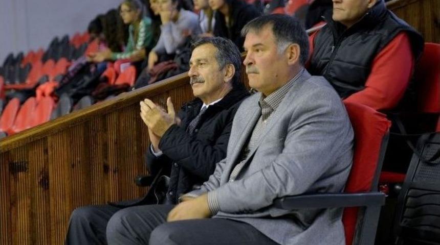 Başkan Ata&ccedil;&rsquo;tan Tepebaşı Voleybol Takımı&rsquo;na Destek