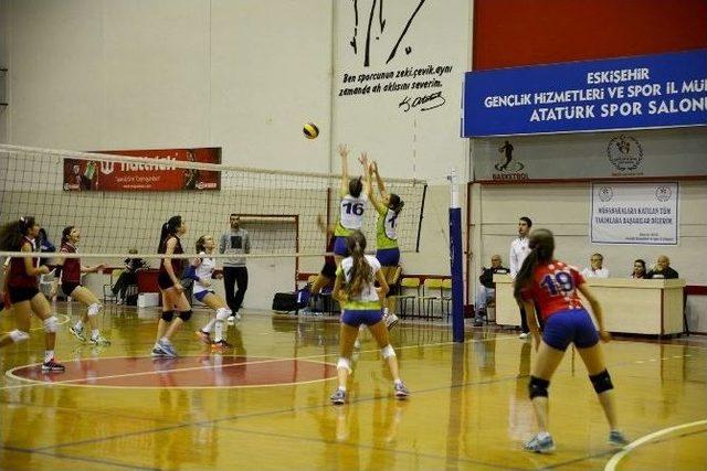 Başkan Ataç’tan Tepebaşı Voleybol Takımı’na Destek