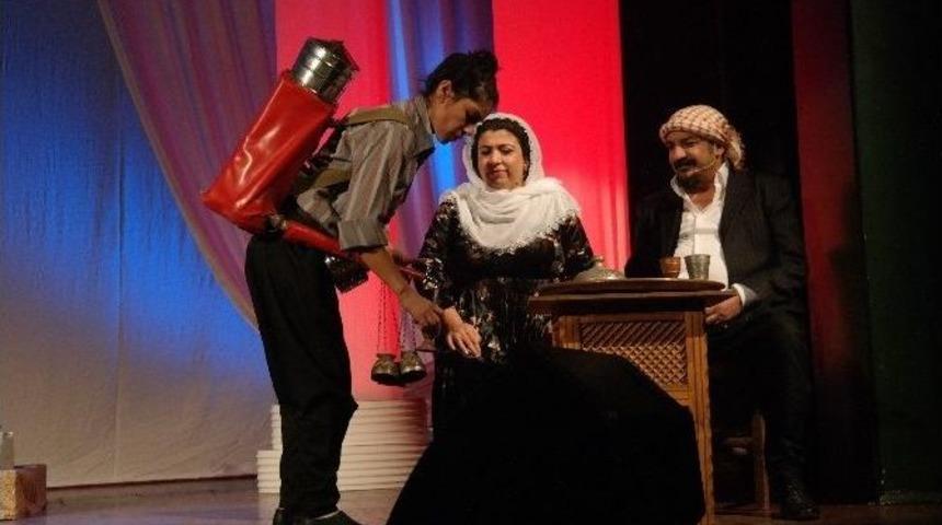 K&uuml;rt&ccedil;e Hamlet&rsquo;e Antep&rsquo;te Yoğun İlgi