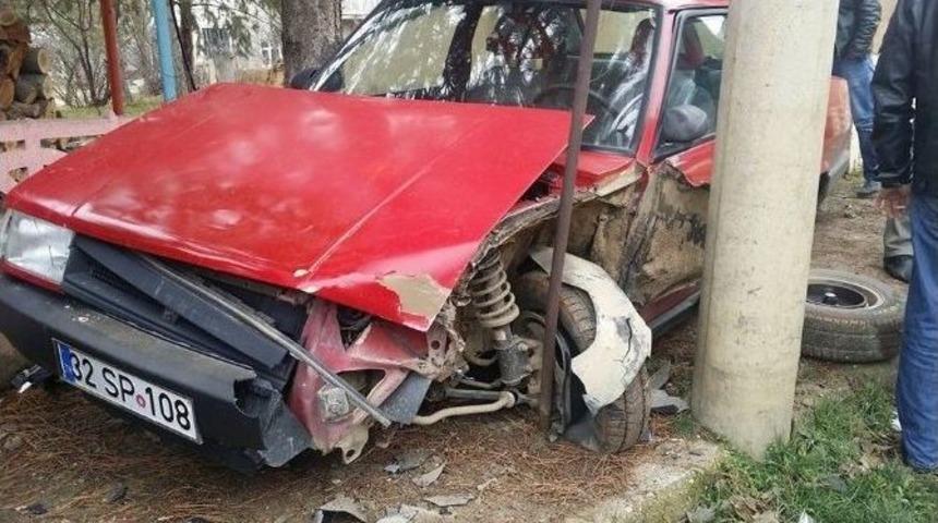 Elektrik Direğine &Ccedil;arptı, Burnu Bile Kanamadı