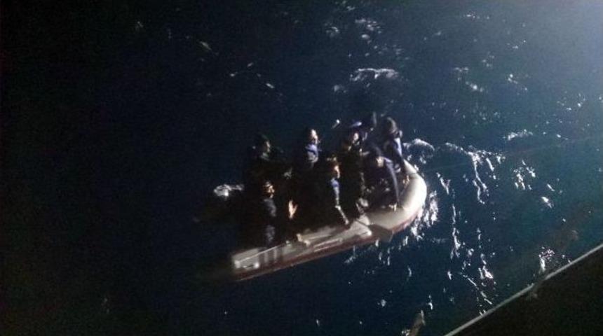 Sahil G&uuml;venlik Denizde 13 Bin 138 Kişiyi Kurtardı