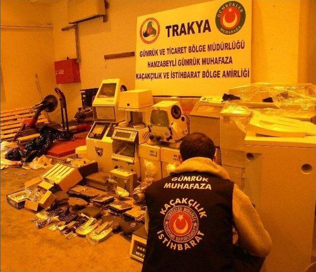 Hamzabeyli’de Kaçak Telefon, Oto Parçası Ve İlaç Ele Geçirildi