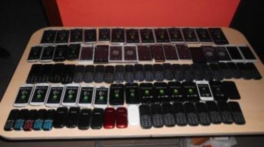 Polisten &rsquo;ka&ccedil;ak Cep Telefonu Operasyonu&rsquo;