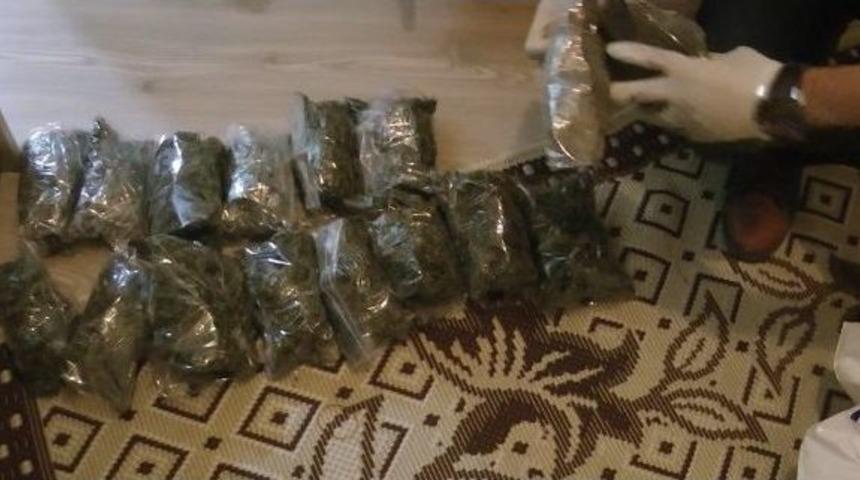 Sakarya Emniyetinden Ka&ccedil;ak Sigara Ve Uyuşturucu Operasyonu