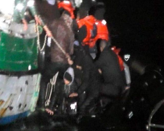 Bodrum da Şişme Botta 27 Ka&ccedil;ak Yakalandı (2) 2