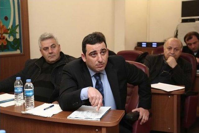 İlkadım&rsquo;da Tartışmalı Meclis Toplantısı 1