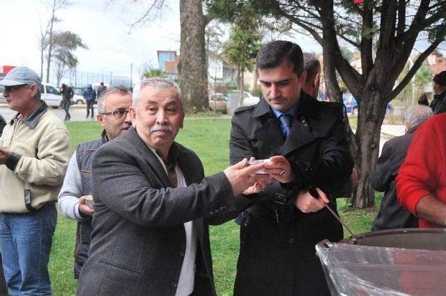 Başkan Elleriyle Aşure İkramında Bulundu 2