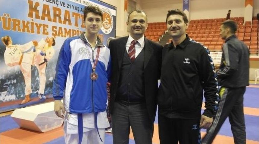 Yalovalı Karate Sporcusu Ali G&uuml;ney T&uuml;rkiye Şampiyonu Oldu