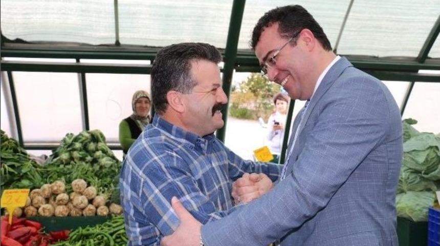 Taş&ccedil;ı &Ouml;nce Vatandaşlarla Sonra Gen&ccedil; Meslektaşlarla Buluştu