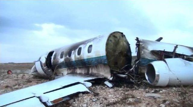 Fotoğraflar//kaza Yapan Uçağın Gündüz Çekilen Görüntüleri