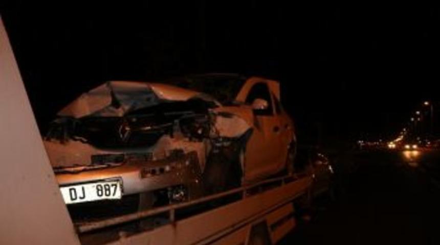 2 Otomobil &Ccedil;arpıştı: 8 Yaralı