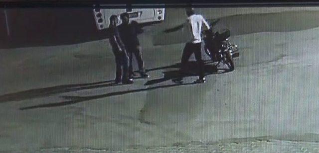 Bı&ccedil;aklı, Pompalı T&uuml;fekli Gasp Dehşeti Kamerada 1