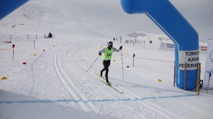 Vanlı Kayak&ccedil;ı Milli Takım Kampına Katıldı