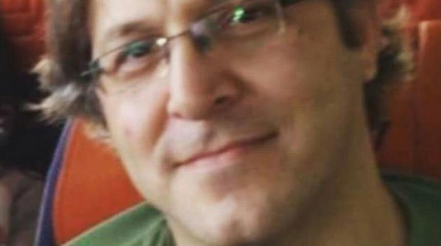 Profes&ouml;r&uuml;n Kocası Kendini Ağaca Astı