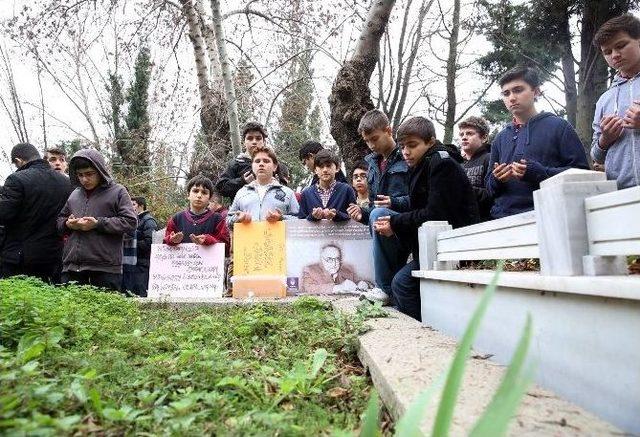 Esenlerli İmam Hatip &Ouml;ğrencileri, Celaleddin &Ouml;kten&rsquo;i Kabri Başında Andı 1