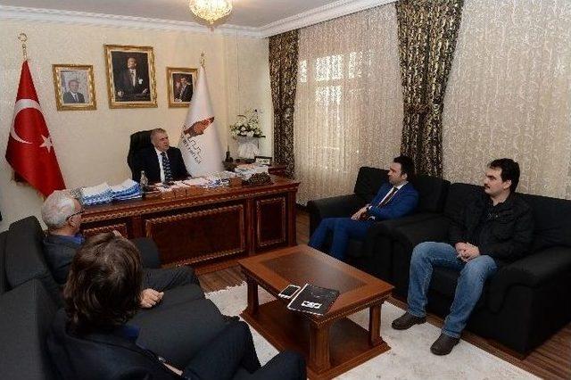 Fotoğraf Sanat&ccedil;ıları Başkan Mah&ccedil;i&ccedil;ek&rsquo;i Ziyaret Etti 1