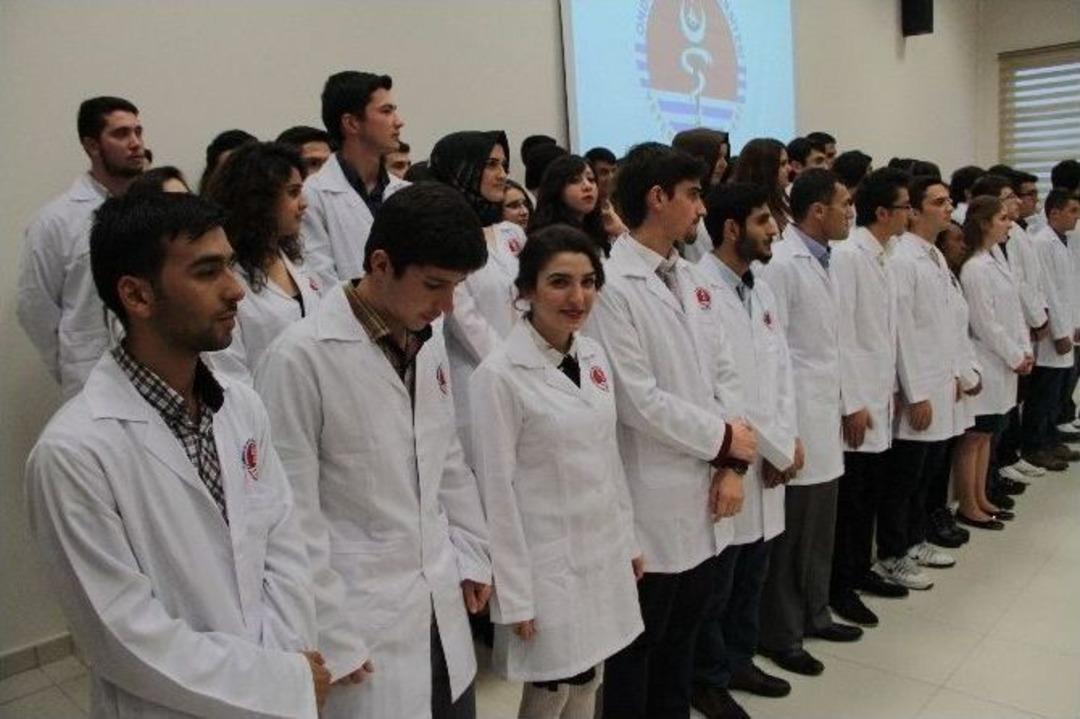 Veteriner Fak&uuml;ltesi &Ouml;ğrencileri &Ouml;nl&uuml;k Giydi