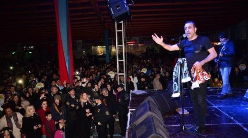 Adana'da Haluk Levent R&uuml;zgarı