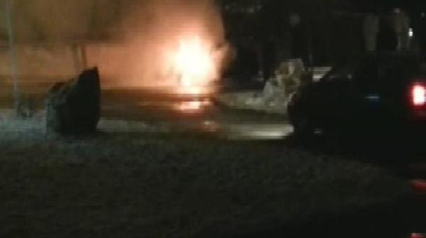 Kaza Yapan Otomobil Alev Alev Yandı