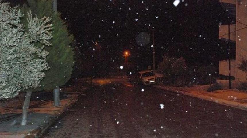 İzmir'de Kar Yağışı Başladı