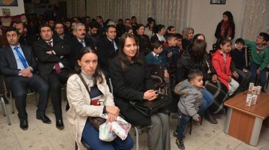 HAKKARİ'DE AHMET KAYA VE KOBANİ İ&Ccedil;İN TİYATRO VE M&Uuml;ZİK PROGRAMI