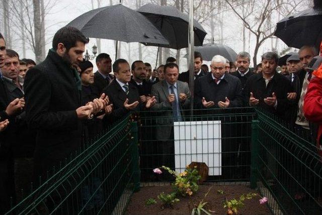 Odü’den Şehidin Mezarına Bayrak