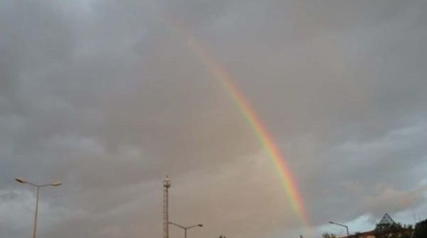 İstanbullulara G&ouml;kkuşağı S&uuml;rprizi