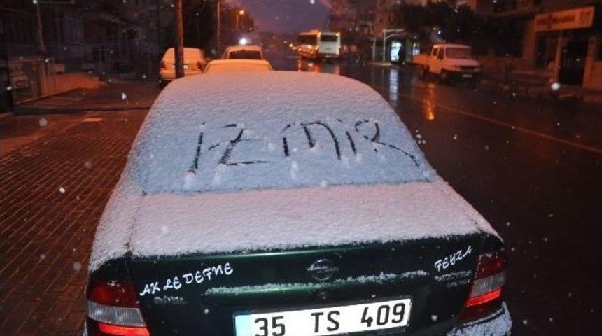 İzmir&rsquo;de Kar Sevinci