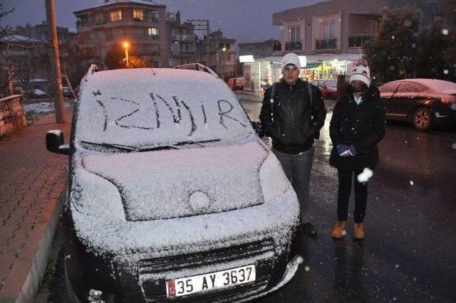 İzmir’de Kar Sevinci