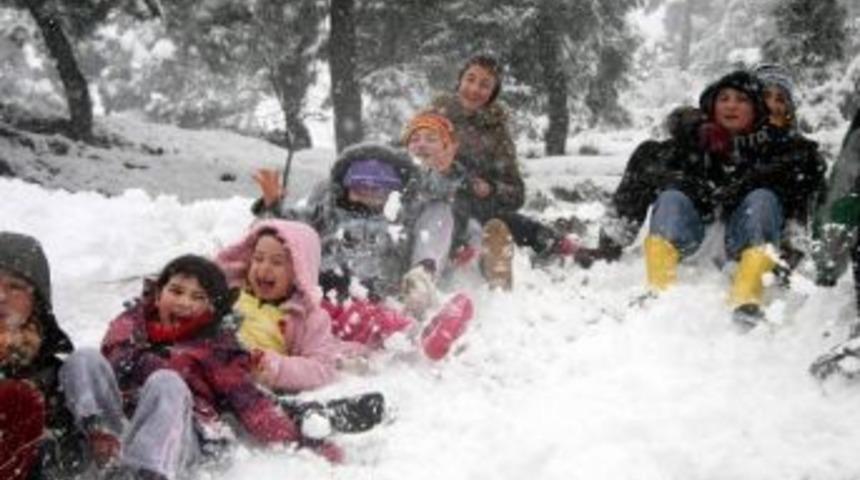 Keles&rsquo;te Okullar Birg&uuml;n Daha Tatil Edildi