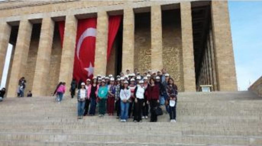 &Ccedil;i&ccedil;ekdağılı &Ouml;ğrenciler Ankara&rsquo;yı Gezdi