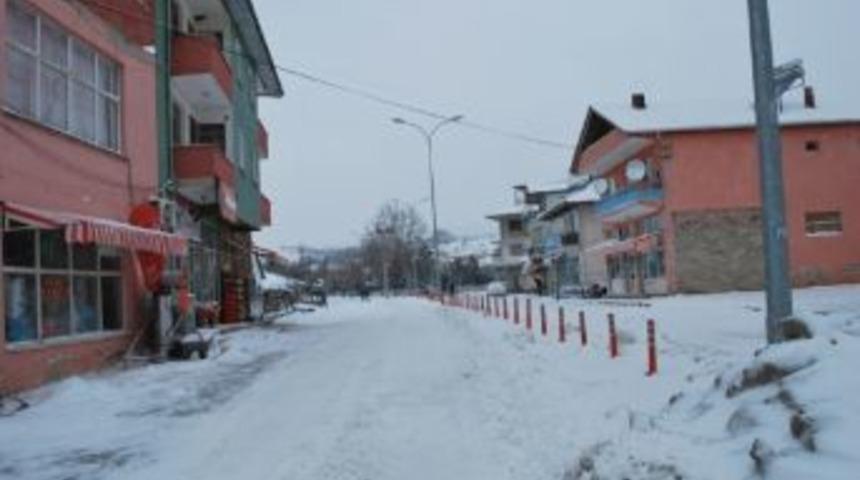 Pazarlar&rsquo;a Bağlı K&ouml;y Yollar Kapalı